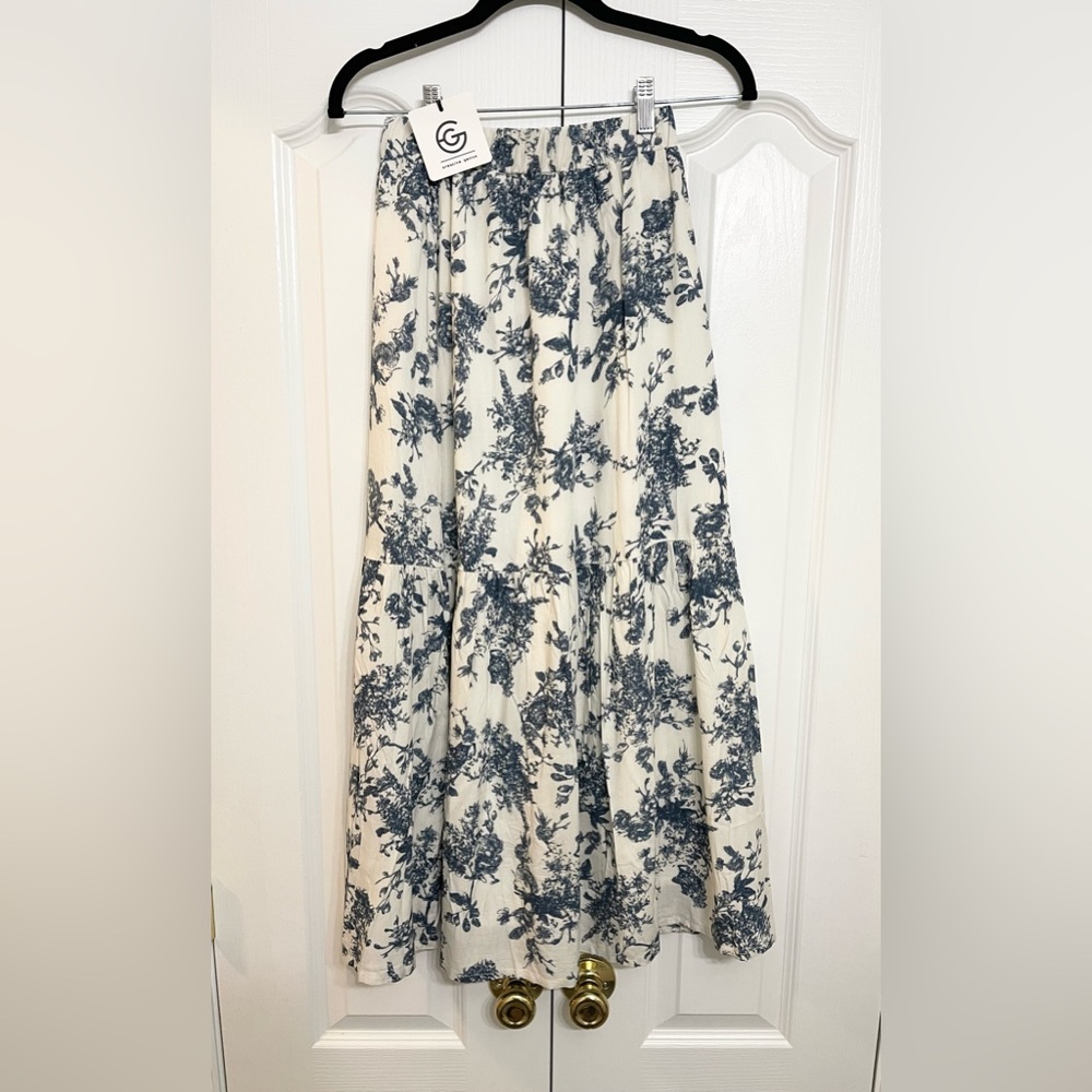 Beautiful womens floral midi/maxi skirt size small